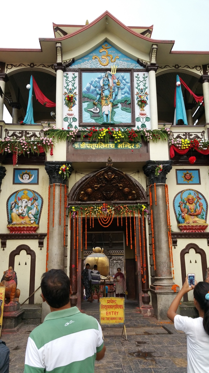 Pashupatinath; Der Haupttempel Vasukinath, zu dem nur Hindus Zutritt haben.
