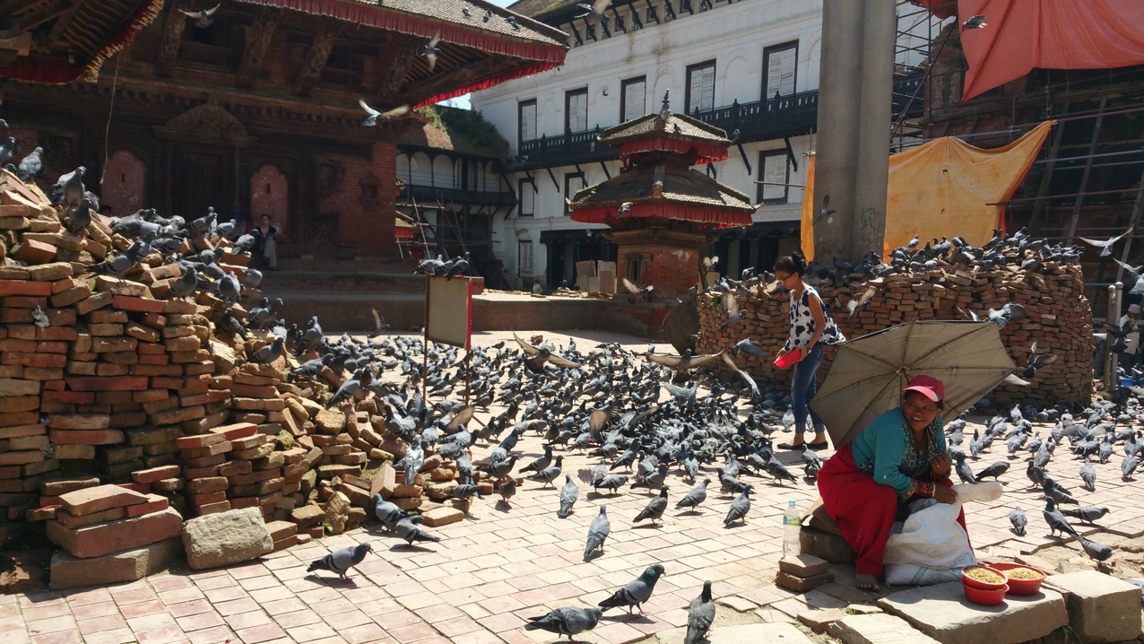 Am Durbar Square in Kathmandu; Die Tempel sind sehr stark vom Erdbeben betroffen
