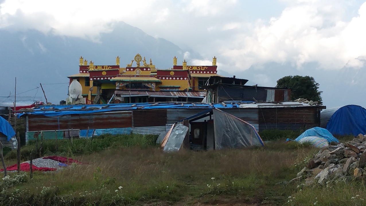 und dann die Wellblechbaracken und Zelte.
