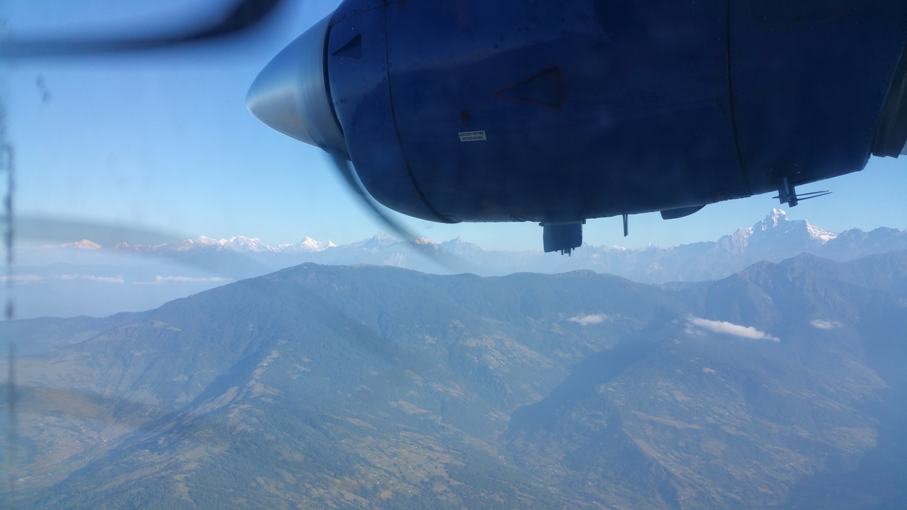 Blick nach vorne; In der Ferne ist schon das Kathmandu Tal zu erahnen.
