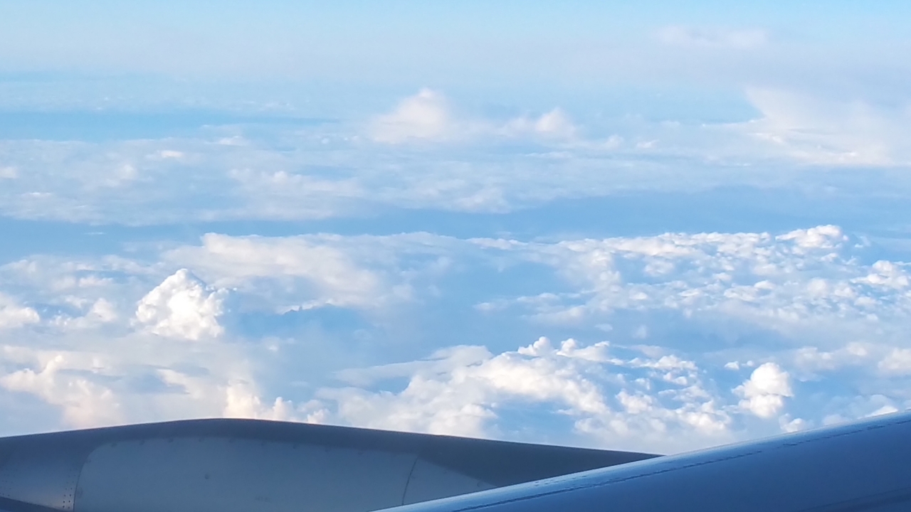 Wolken und auch freie Himmelsflächen über Bayern.
