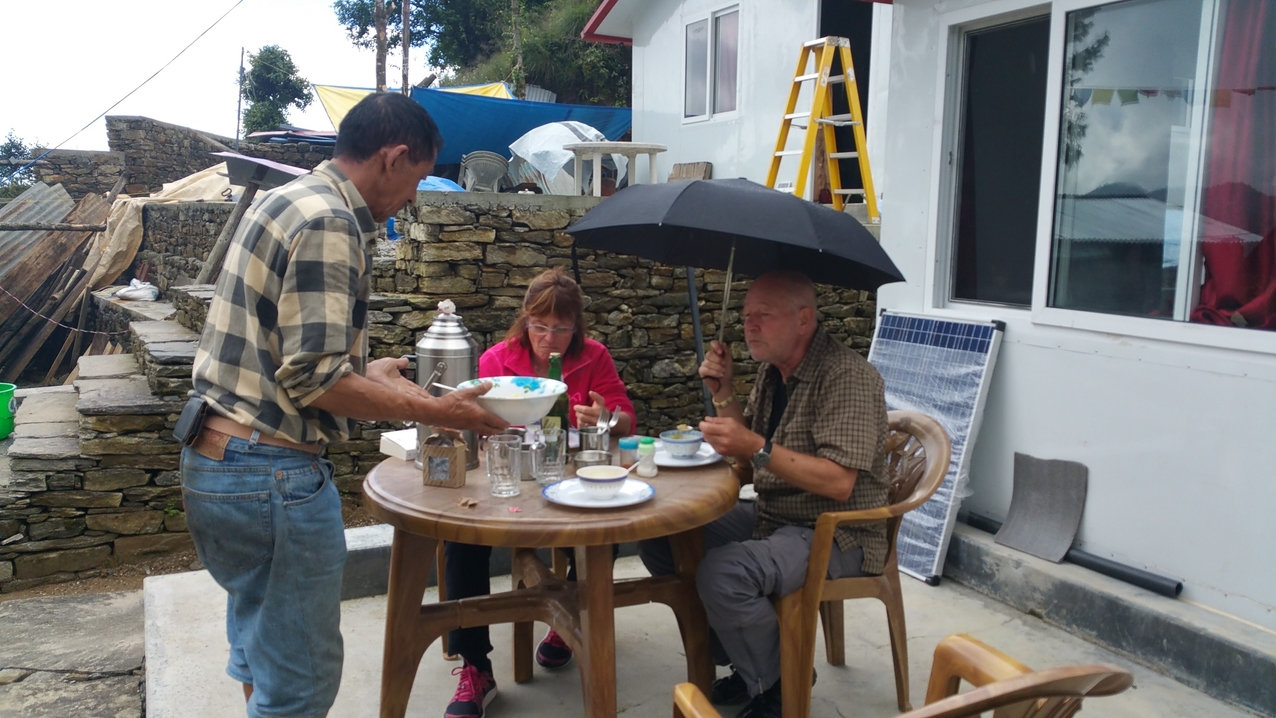 Da die Regenzeit ja am 10.09. aufhört, kommt danach also höchstens nur noch Wasser von oben.
